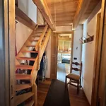 Aux Pieds Du Mont-blanc Mansarda Apartman Courmayeur