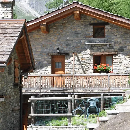 Aux Pieds Du Mont-blanc Mansarda Lägenhet