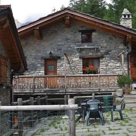 Appartement Aux Pieds Du Mont-blanc Mansarda
