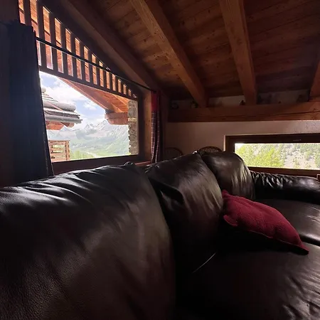 Aux Pieds Du Mont-blanc Mansarda Appartement Courmayeur