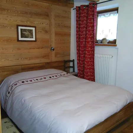 Aux Pieds Du Mont-blanc Mansarda 库马约尔