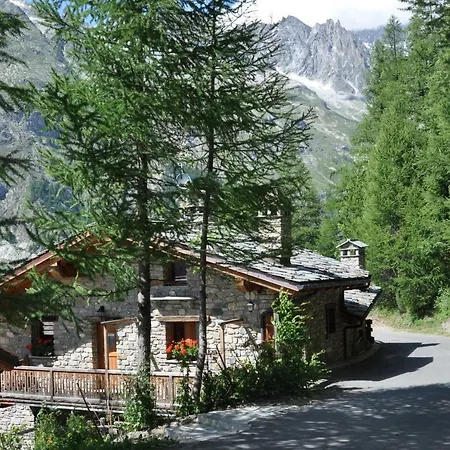 Aux Pieds Du Mont-blanc Mansarda Appartement