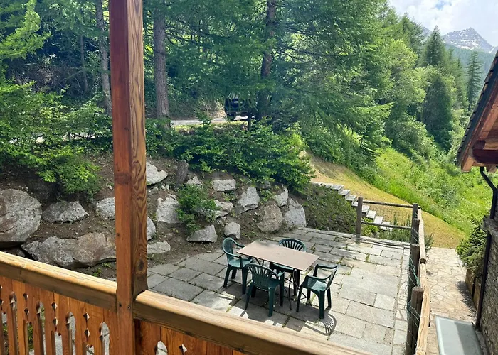 Aux Pieds Du Mont-blanc Mansarda Apartamento Courmayeur