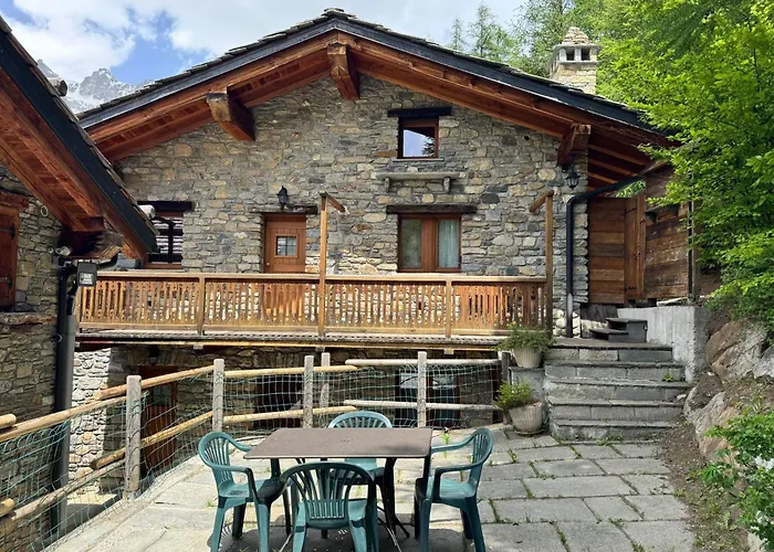 Aux Pieds Du Mont-blanc Mansarda * Courmayeur