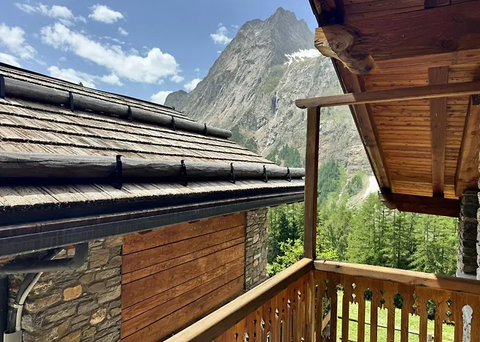 Aux Pieds Du Mont-blanc Mansarda Apartamento *