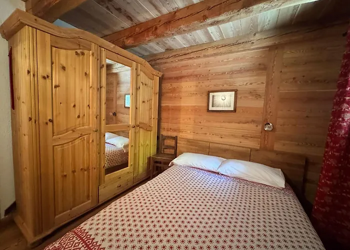 Aux Pieds Du Mont-blanc Mansarda Apartamento *