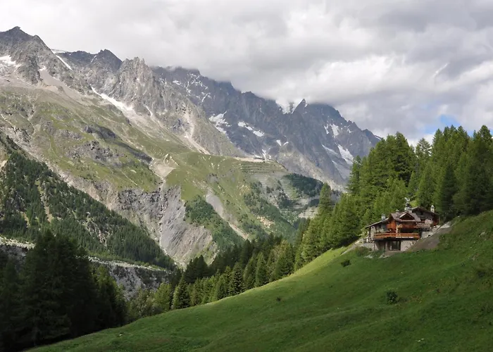 Apartamento Aux Pieds Du Mont-blanc Mansarda Courmayeur
