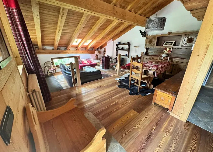 Aux Pieds Du Mont-blanc Mansarda Apartamento *