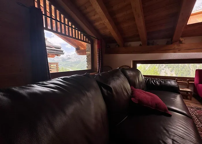 Aux Pieds Du Mont-blanc Mansarda Apartamento Courmayeur